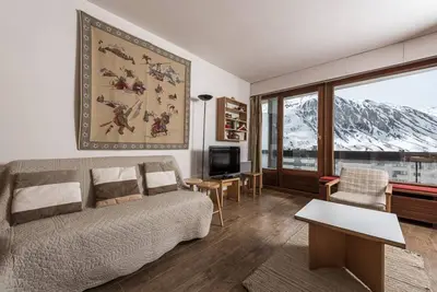 Image de 100m du centre station, 2ème étage, balcon, télévision, casier à ski, 53m², Tignes