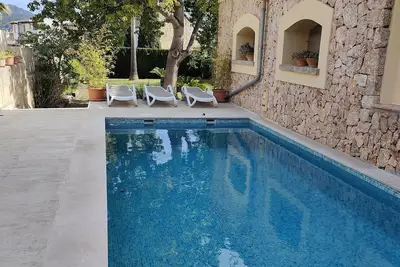 Image de Casa con Mucho Espacio en Pueblo muy Tranquilo Bien Comunicado. Piscina