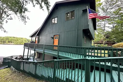 Image de Lakefront House - dock -kayaks-paddle boards-fishing-beach on Roamingwood Lake