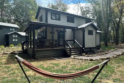 Bliss at the Bluff: Luxury Tiny House Retreat in Monteagle, Tn!