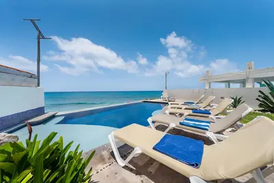 Image de 3 Br Oceanfront Villa with Pool