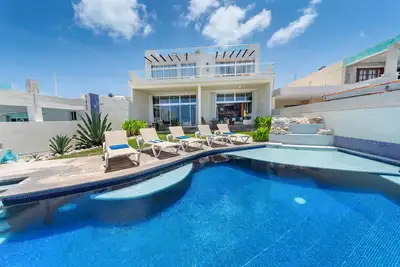Image de 7 Br Oceanfront Villa w/Private Pool