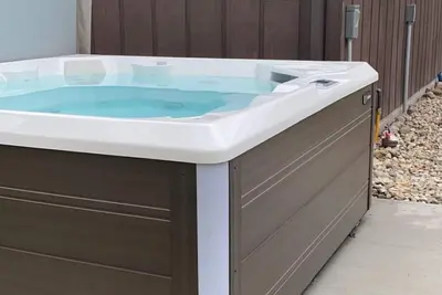 Image de Adult Themed Cabin w\/ Hot Tub