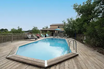 Image de Villa 'La Fenière' avec piscine partagée, Wi-Fi et climatisation