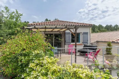 Image de Maison de vacances 'Le Pequelet' avec piscine partagée, Wi-Fi et climatisation