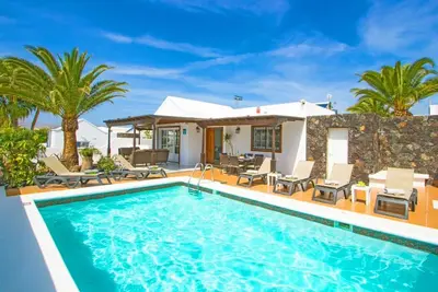Image de Villa 'Adsey' avec piscine privée, terrasse privée et Wi-Fi
