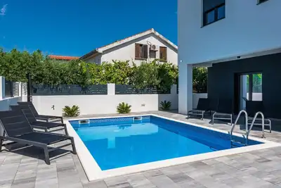 Image de Superbe maison à Vrsi avec WiFi