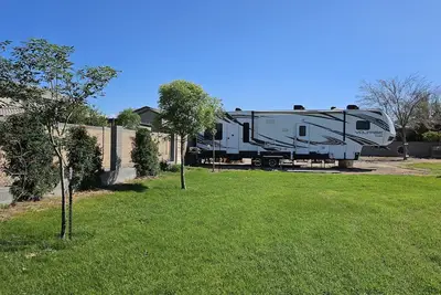 Image de Cozy Rv tucked back in a quiet property with plenty of room to relax
