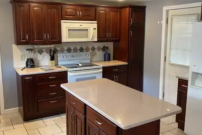 Image de Cozy furnished 2 bdrm apt! \n