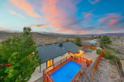 Image de Pool/Hot Tub/Sauna/2 Game Rooms/2 Fire Pits/Mingus Mt. Views/Chef's kitchen