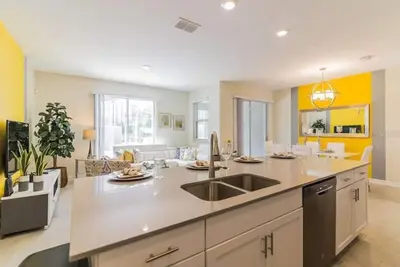 Image de \"Happy Hours\" Cheerful 4-B Townhome Championsgate