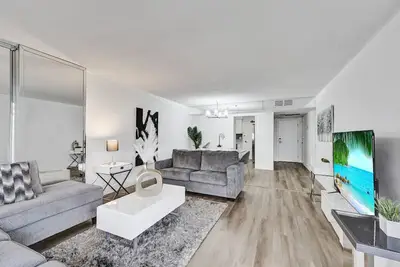 Image de Huge 2bd Condo With Beach Service 720