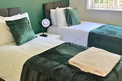Image de 4br 2bath Contractor's Retreat with Ample Parking