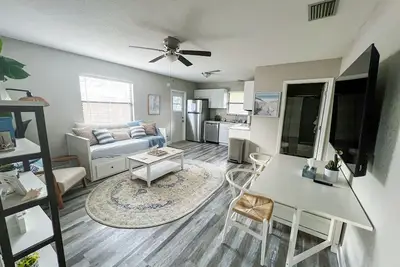 Image de Charming Cottage in Dunedin close to beaches - decorated for Christmas!