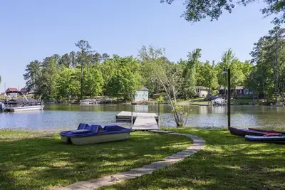 Image de Lazy Days on Lakeshore - Private Dock, Kayaks Sup, Arcades and more