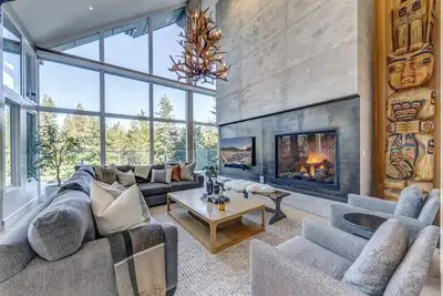 Image de Nighthawk 3343 - Stunning Views, Private Hot Tub, Recently Renovated, Gas Fireplace