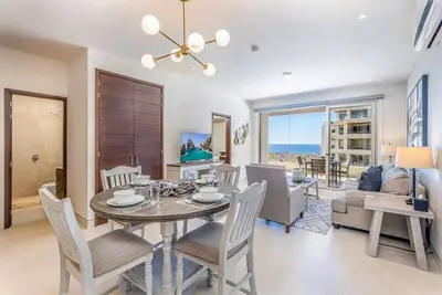 Image de New 2br + Ocean Views & Gym, Pool @ Vista Vela!