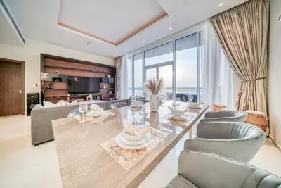 Image de Vibrant Palm Lifestyle and Mediterranean Charm