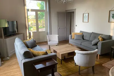 Image de Grande maison familiale, 5 chambres, jardin, proche 24 Heures du Mans et abbaye de Solesmes.