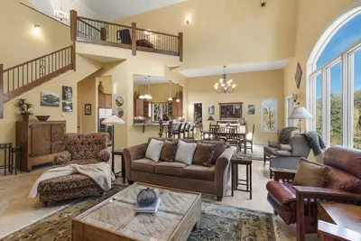 Image de New Listing! Spacious Retreat-Incredible Views & Outdoor Space-Close to Town