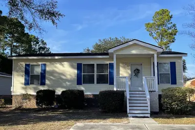 Image de Five minutes to glorious Sunset Beach and park! Convenient and quiet!