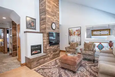 Image de Pitkin Creek Park 3f | Updated 4br Condo in East Vail on Bus Route