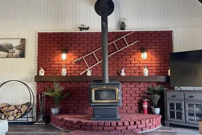 Image de New! ! Majestic Views, Pool, Sleeps 20+, 2 Mstr Br, close Dt Yosemite, Bass Lake