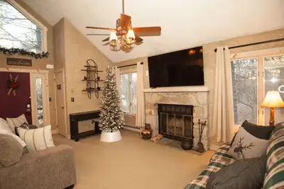 Image de Cozy Townhouse in Jack Frost Ski Resort with hot tub