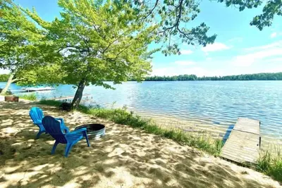 Image de Private waterfront minutes from downtown Traverse City.