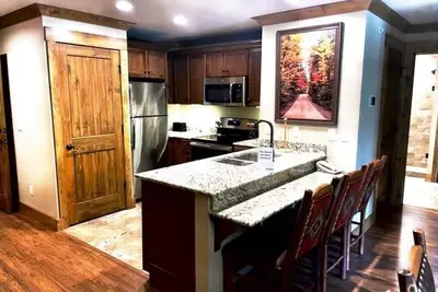 Image de Luxury condo sleeps 8 with 2br/2. 5  Bathrooms