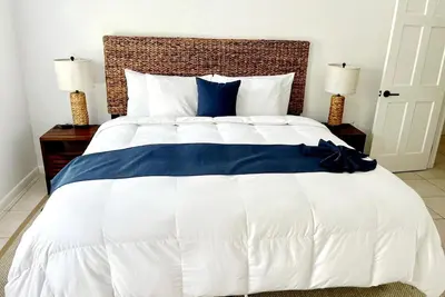 Image de Coral Cove Suite\/ 2 bedroom\/ 2. 5 bath condo 1 minute walk to Grace Bay Beach