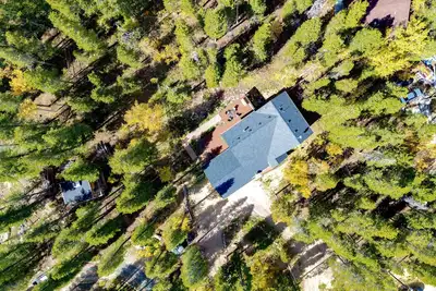 Image de Black Hawk Mountain Retreat: pool table, foosball, air hockey, workout room!