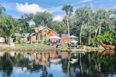 Image de Renovated River House - welcome to our amazing like new home!