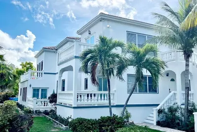 Image de Huge 2 Bedroom\/2. 5 Bath Condo With Oceanviews, 30 Feet From Snorkel Reef