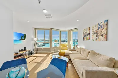 Image de The Coral Loft - Marina Bliss Water view 2br Pool, Gym.