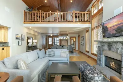 Image de 4 bedroom Luxury Cabin with Jacuzzi on the deck