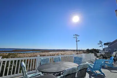 Image de Luxury Beach Home with Water View. Best location! Quiet Community!