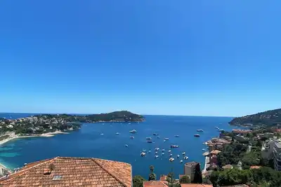 Image de Le Luxe à son Meilleur avec une Grande Vue sur la Méditerranée
