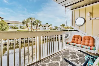 Image de Boat, Beach & Relax at Spc 3106 Canal-Front Condo + Free Beach Service!
