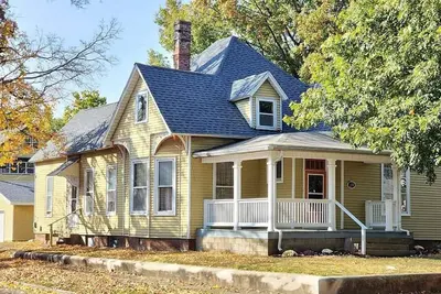 Image de Historic Home | Central Location & Pet-Friendly