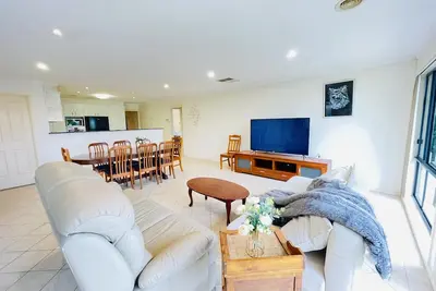 Image de 6 Bedroom House @ Gungahlin Town Center