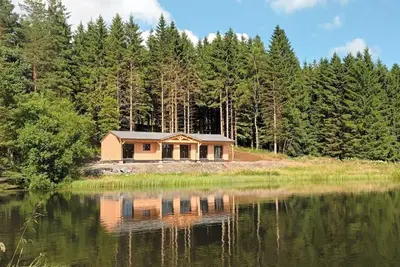 Image de Chalet 10 places au bord de l'eau, calme et sérénité au coeur du Cantal