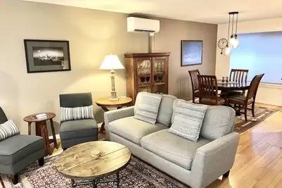 Image de Quiet Townhome with Garage near Uw and Seattle Children's Hospital