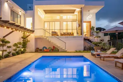 Villa luxueuse toute neuve avec 5 chambres et 5 salles de bains à Sosua!