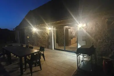 Image de maison a la campagne avec jacuzzi