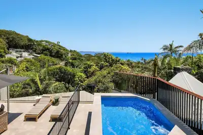 Image de Moonrise - 4 Br designer home above Wategos Beach