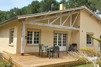 Image de Maison Vielle Saint Girons. . . la plage du lac à pieds
