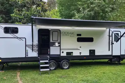 Image de 15 mins. to the airport. Cozy camper near Trilith Movie Studio and Hospital
