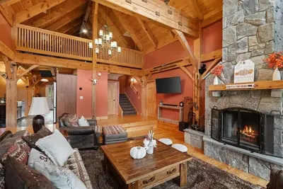 Image de The Lazy Bear Chalet-4 Miles to Mt. Snow w/ Hot Tub
