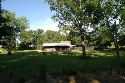 Image de Cozy Barndominium near Will Rogers Downs and Highway 44. Quiet country setting